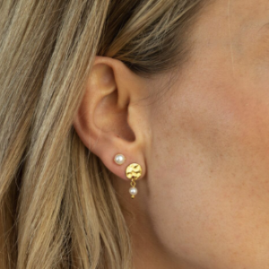 Ellen Beekmans – Gehamerde oorstekertjes – Gemstone Parel (1.2cm)