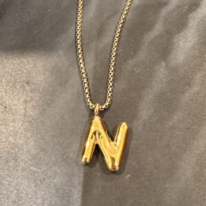 Alternative view of Ellen Beekmans – Lange Ketting – Letter Hanger