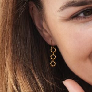 Alternative view of Ellen Beekmans – Oorbellen – met 3 Bewerkte Schakels