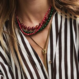 Alternative view of Ellen Beekmans – Lange Snake Ketting – met Knoop