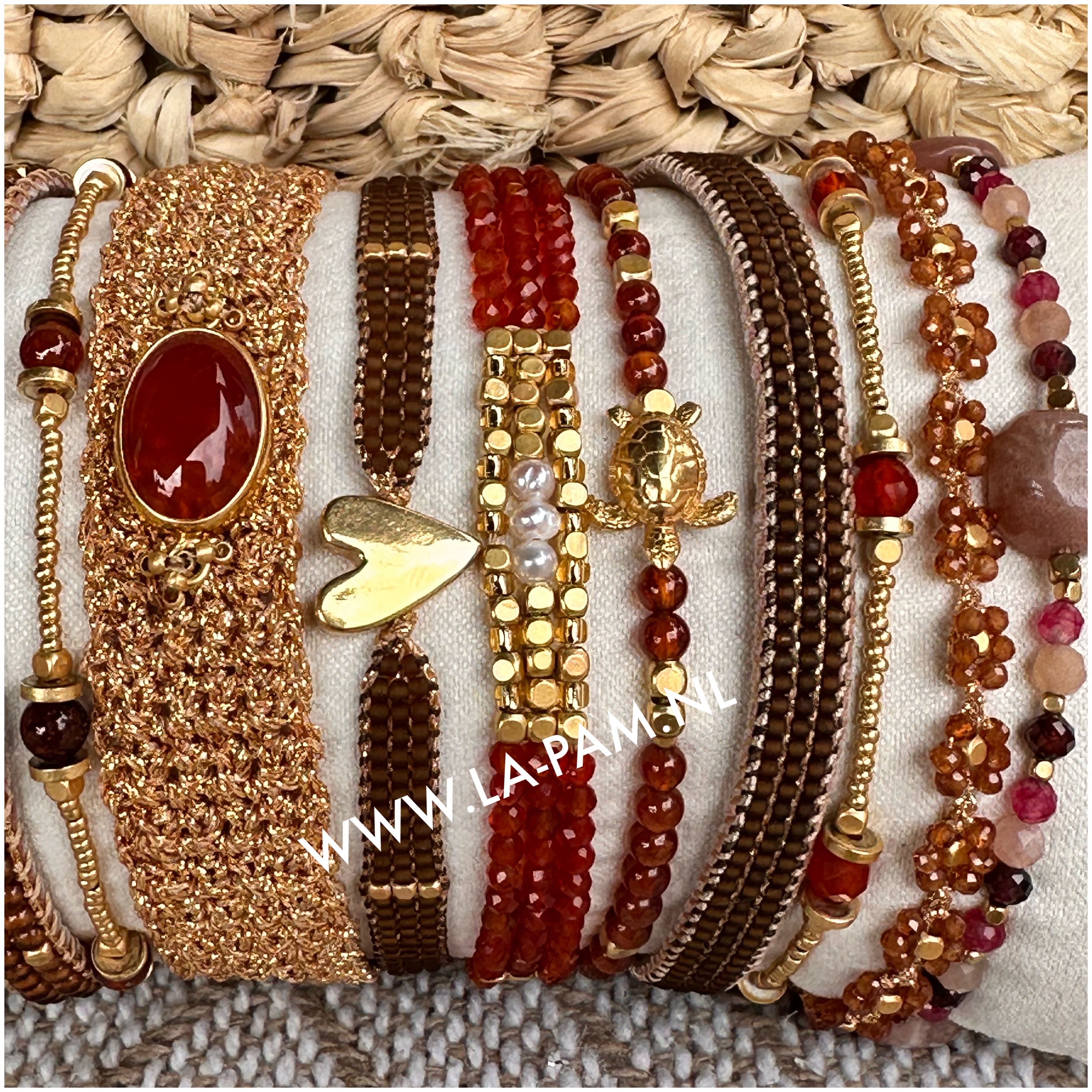 Ibu Jewels – Armband Lulu Turtle – Brown Garnet
