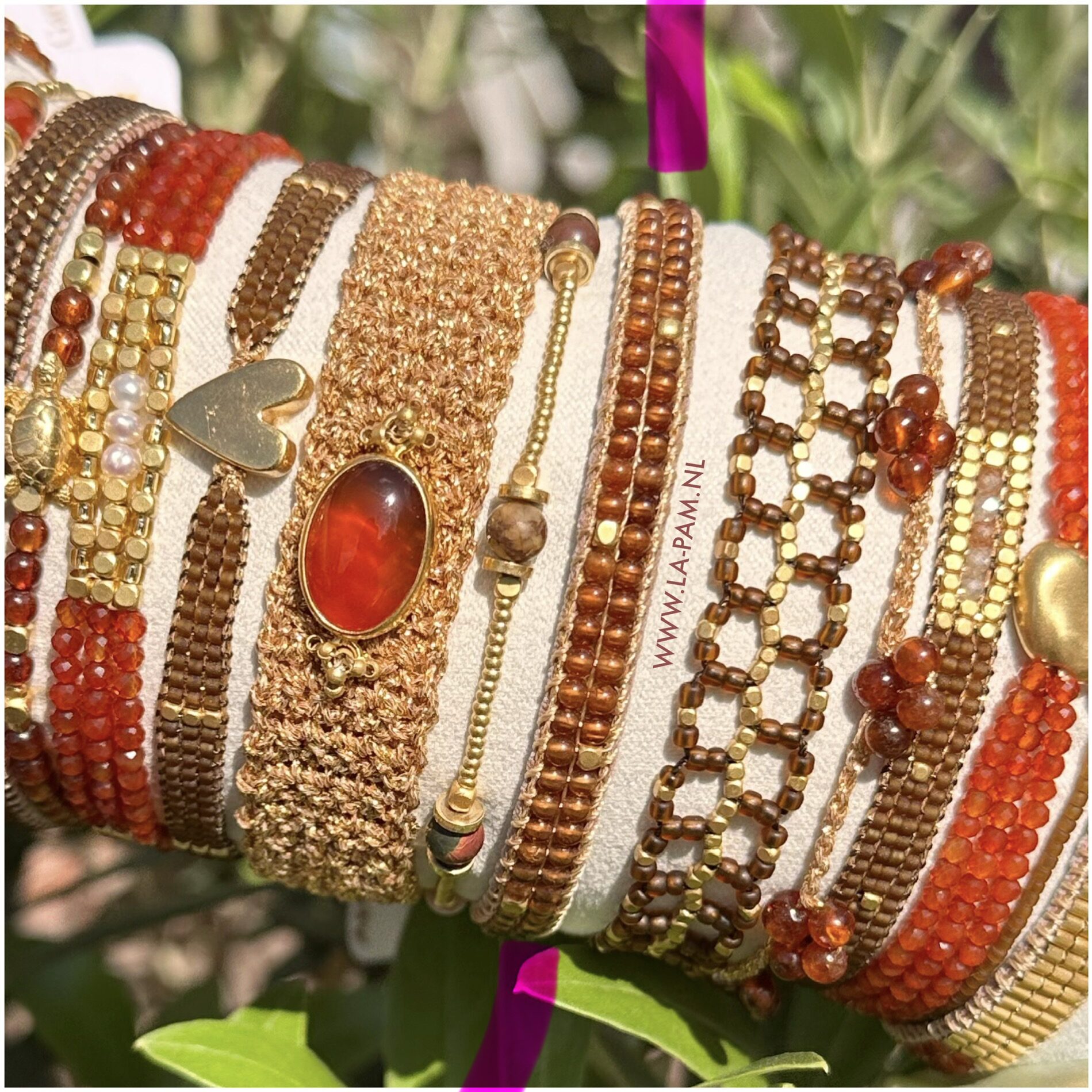 Ibu Jewels – Armband Nusa – Brown Garnet