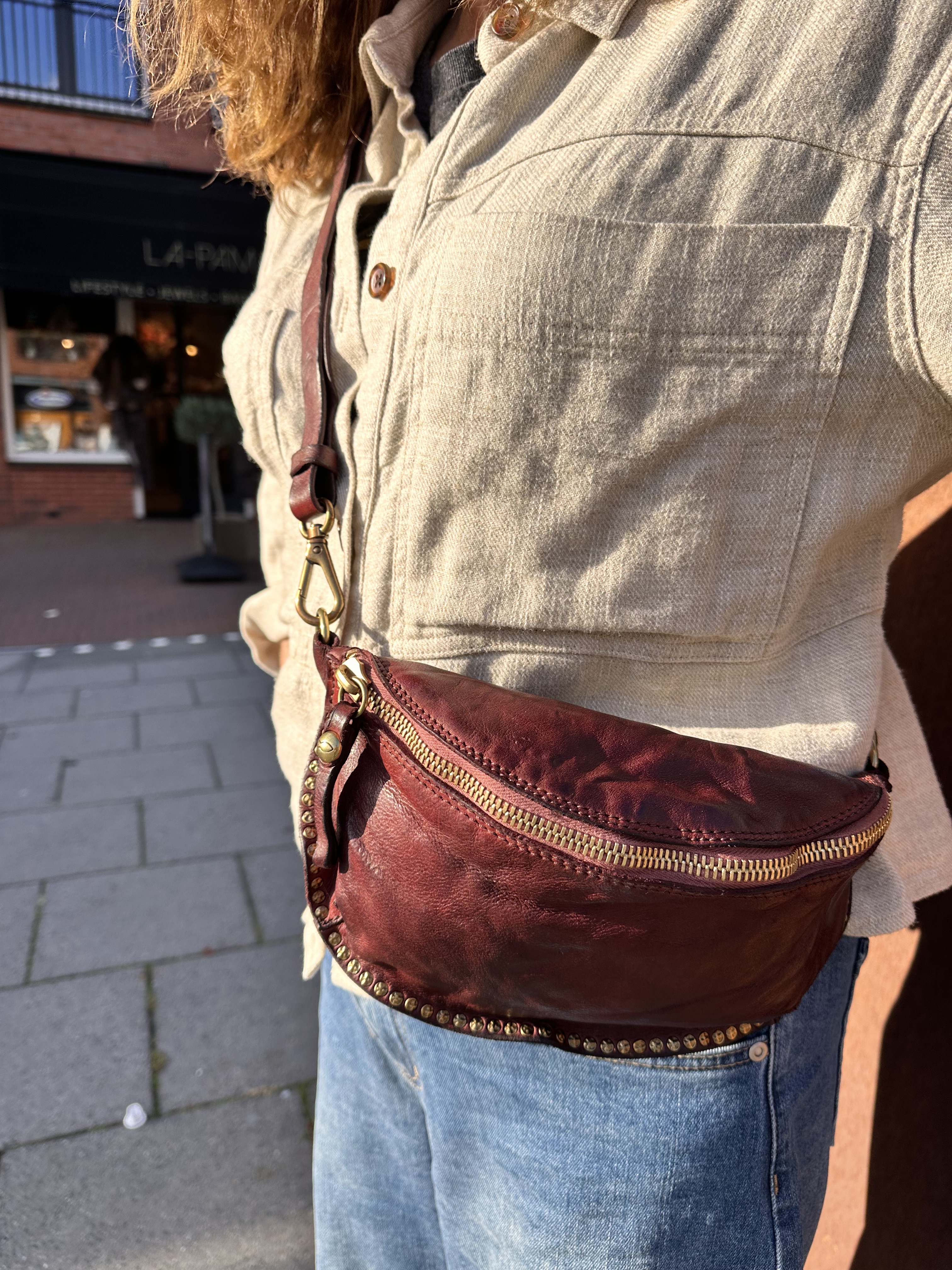 Campomaggi – Leren Heuptasje “MICHELA” met studs – Wine / Burgundy - Afbeelding 3